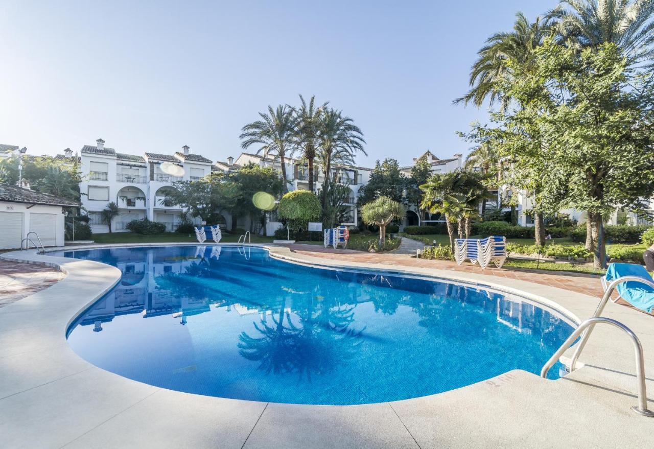 Hb - Comfortable Beachfront Holiday Apartment Estepona Dış mekan fotoğraf