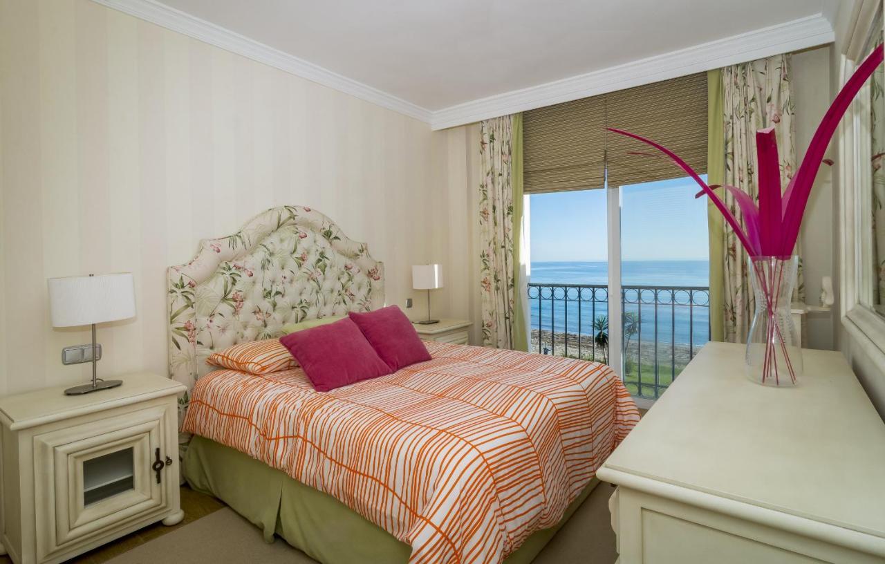 Hb - Comfortable Beachfront Holiday Apartment Estepona Dış mekan fotoğraf