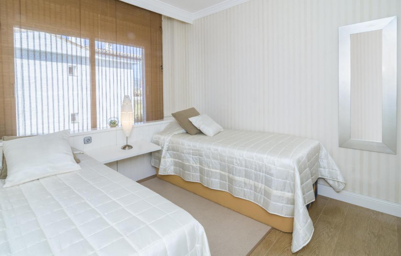 Hb - Comfortable Beachfront Holiday Apartment Estepona Dış mekan fotoğraf