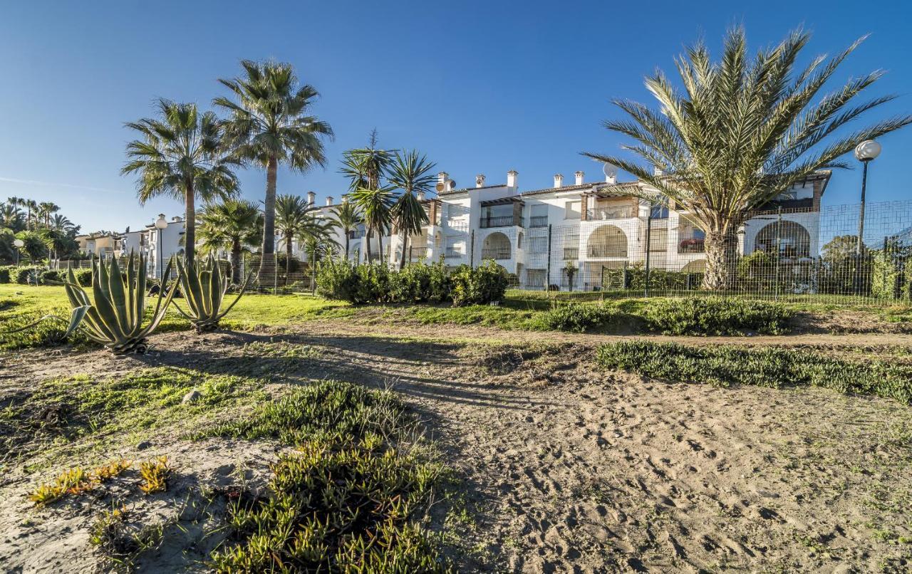Hb - Comfortable Beachfront Holiday Apartment Estepona Dış mekan fotoğraf